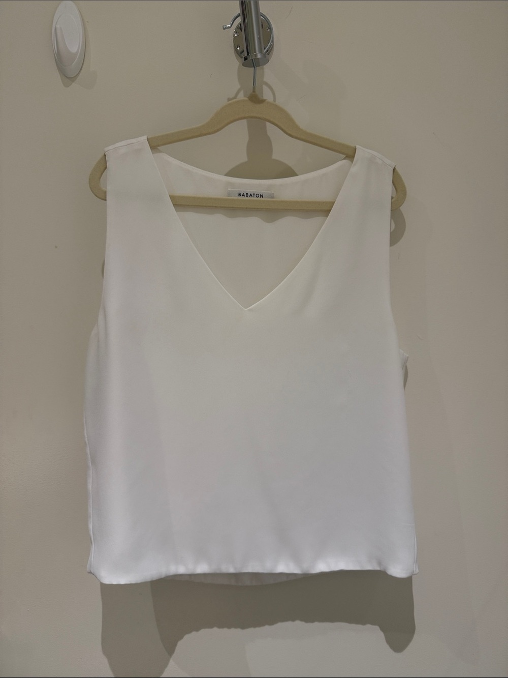 Babaton White Crepe V-Neck Sleeveless Blouse